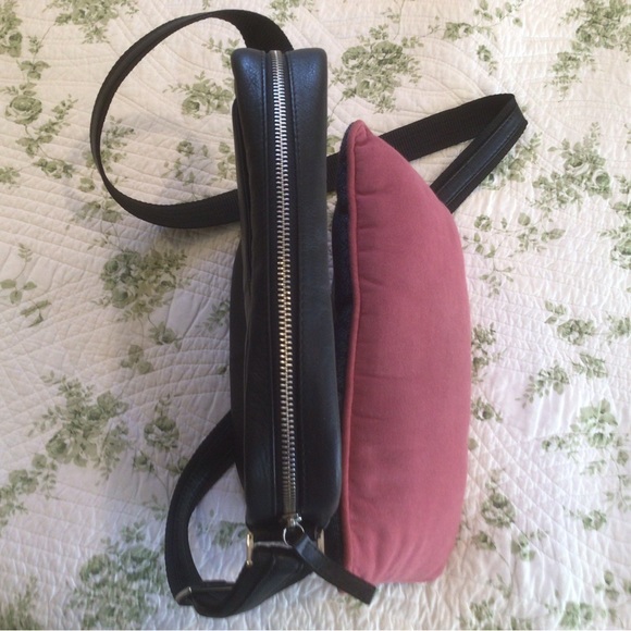 Small Crossbody bag for men Black, Adjustable strap multiple compartments inside - Picture 5 of 8